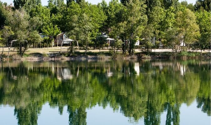 camping avec lac privé