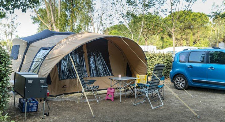 tente et véhicule sur un emplacement du camping val de durance