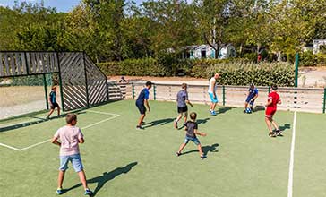 tournoi de football sur le city-stade du camping Le Val de Durance