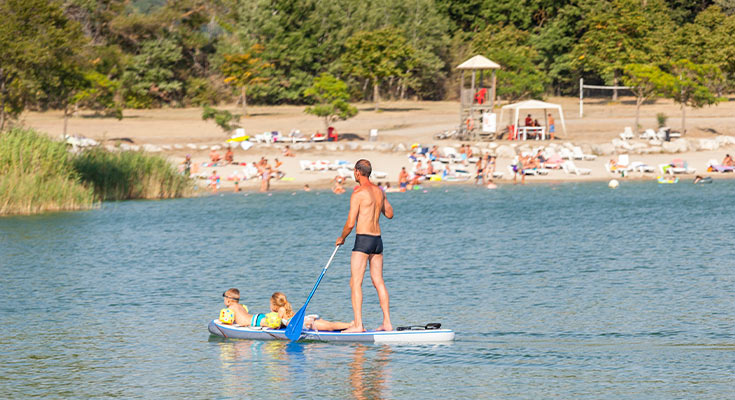 stand up paddle sur le lac du camping Val de Durance