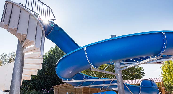 toboggan aquatique dans un camping du Luberon