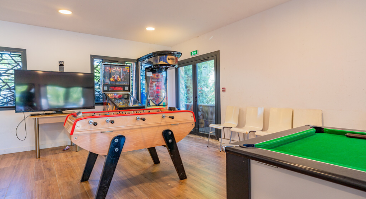 salle de jeu, camping